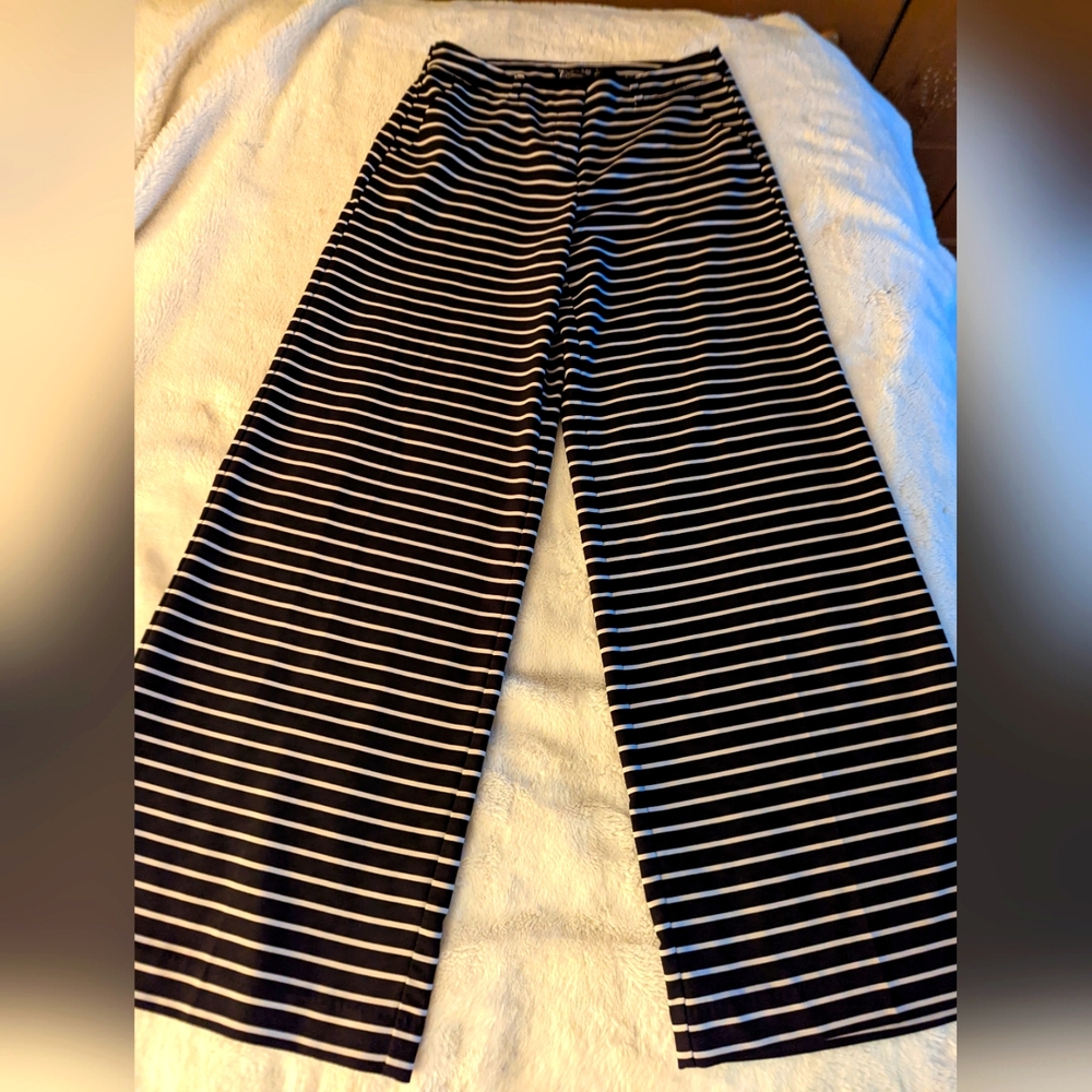 Black and white wide dress pants ..7th Avenue design studio size 6